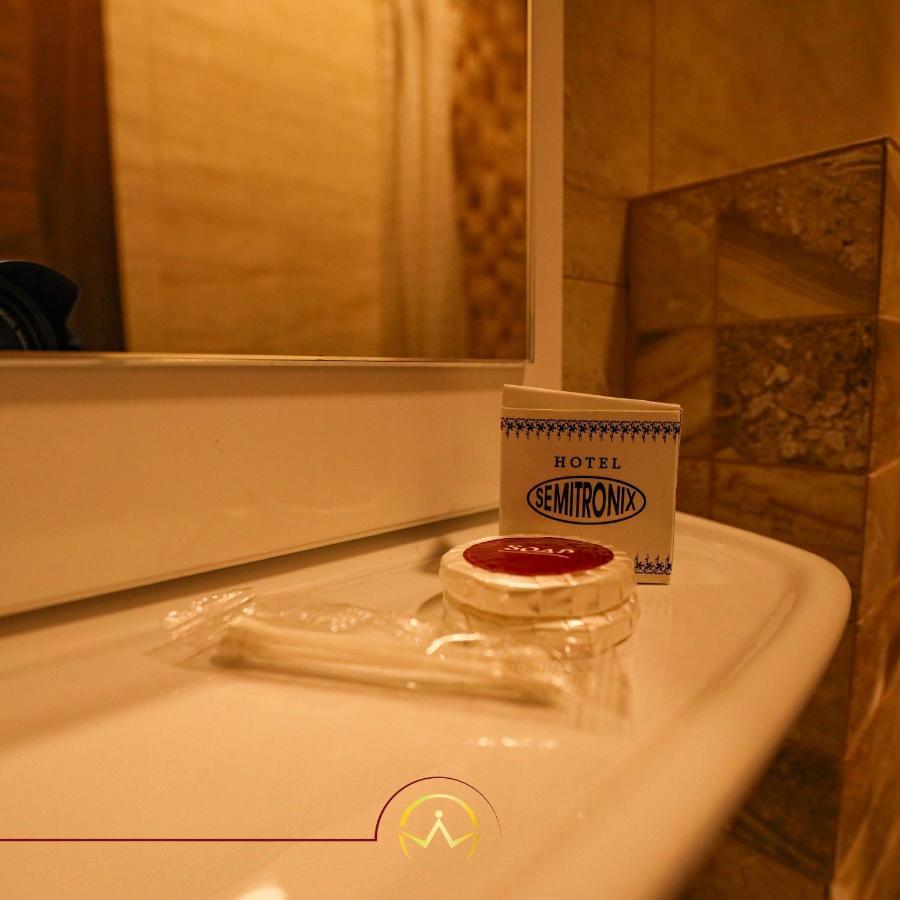 Hotel Semitronix Pejë Esterno foto