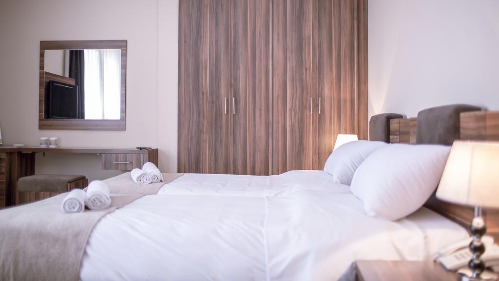 Hotel Semitronix Pejë Esterno foto
