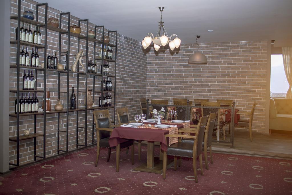 Hotel Semitronix Pejë Esterno foto