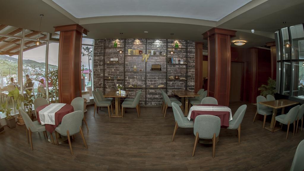 Hotel Semitronix Pejë Esterno foto