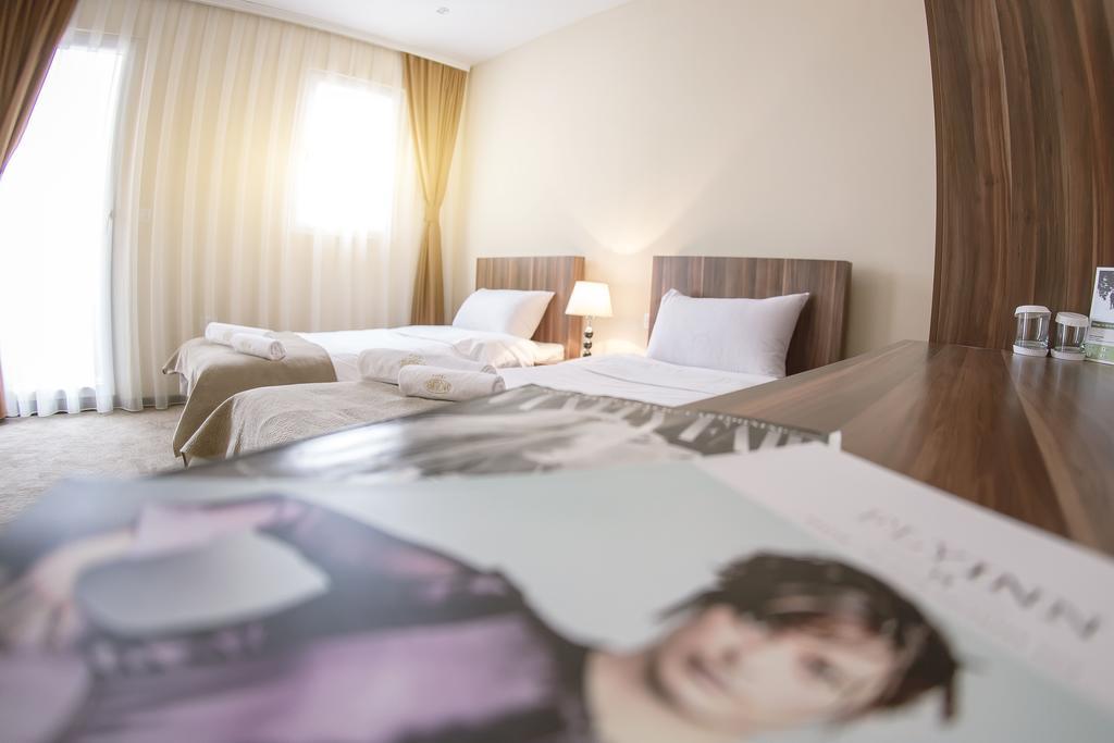 Hotel Semitronix Pejë Esterno foto